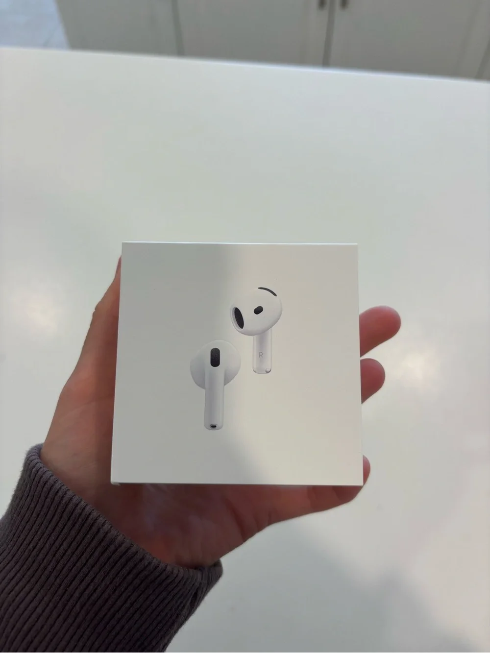 Apple White AirPods 4 with Charging Case - Boxed completely new unopened